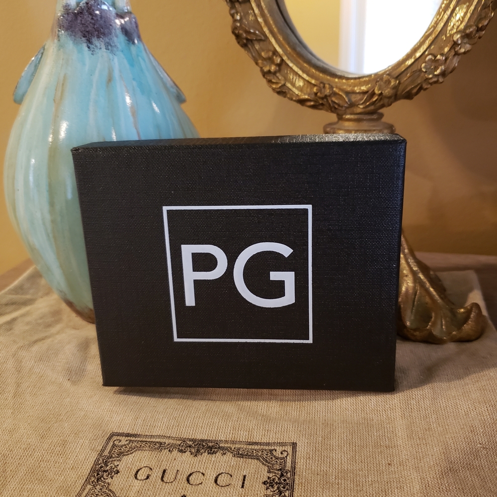 NIB! Purificación García Embossed Luxury Card Holder w/ Zip Pocket - Picture 4 of 4